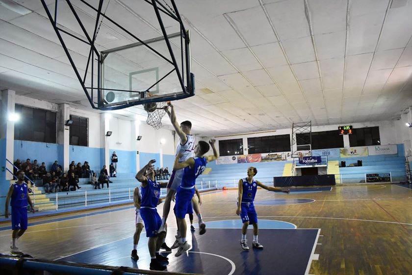 Nono successo consecutivo. Castanea Basket Messina Campione d'inverno. 