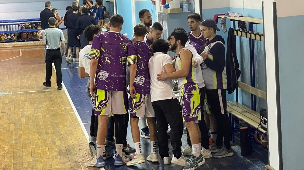 Il derby dello stretto tra il Castanea Basket 2010 e la Dierre Reggio Calabria se lo aggiudicano i padroni di casa.