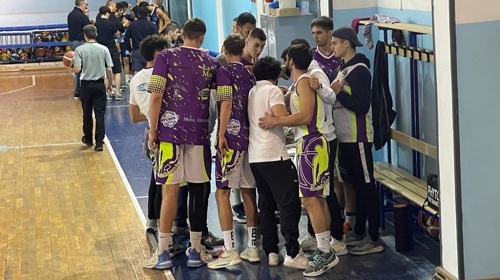 Passa la Siaz sul campo del Castanea Basket.