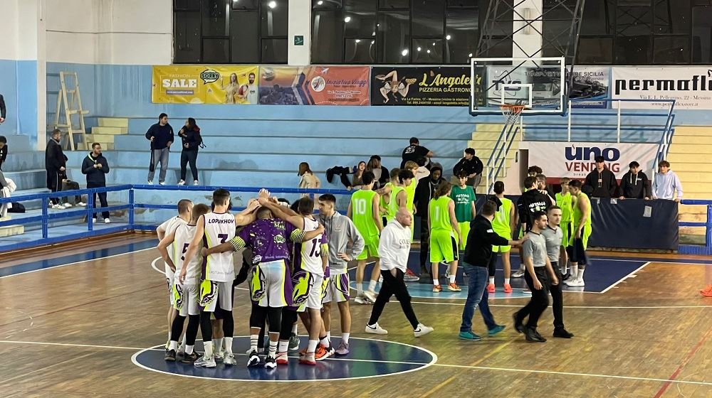 Il derby di Messina tra Castanea Basket e Fortitudo con una bellissima cornice di pubblico.